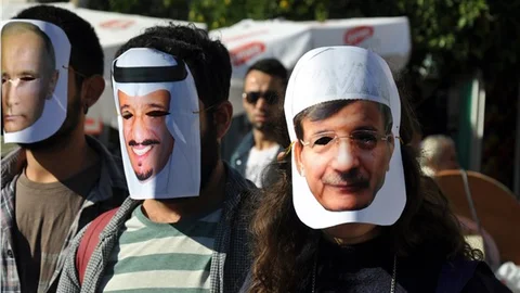 Öğrencilerden G20'ye maskeli tiyatro oyunu protestosu
