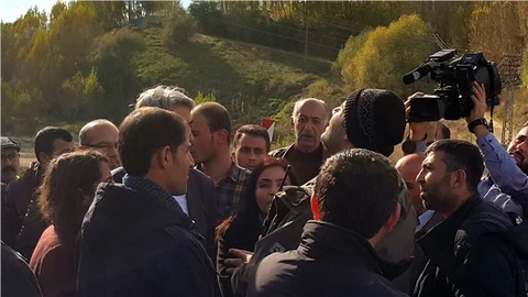 Van'da çatışma alanına gitmeye çalışan 5 gazeteci gözaltına alındı