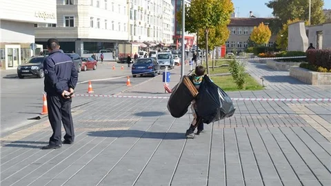 Şüpheli paketin içinden kırtasiye malzemesi çıktı