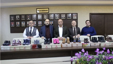 ÜTSO, öğrencilere kışlık kıyafet dağıttı
