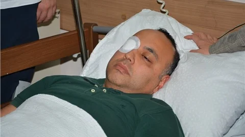 Hasta yakınlarının darp ettiği doktor gözünden oluyordu