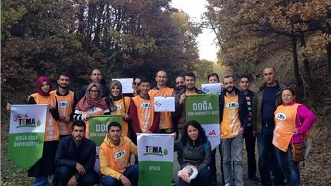 Bitlis TEMA’dan meşe palamudu toplama etkinliği