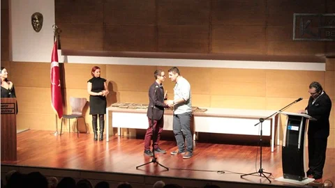 Cinnet-i Tercih’e en iyi gençlik tiyatrosu ödülü