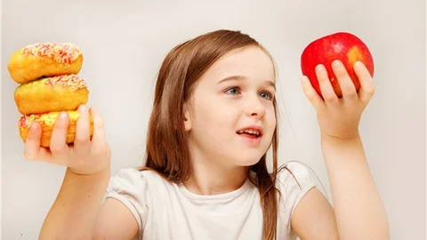 Ailelerin hatalı beslenmesi çocukların obez olmasına neden oluyor