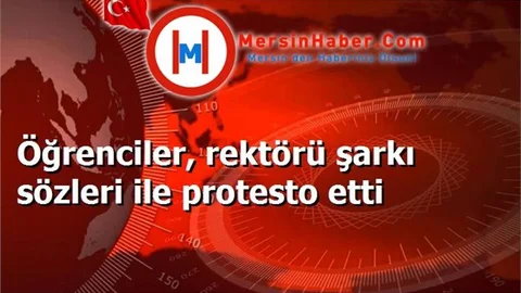 Öğrenciler, rektörü şarkı sözleri ile protesto etti