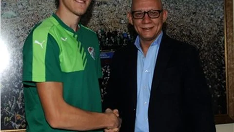 Bursaspor'da Kubilay Kanatsızkuş profesyonel oldu