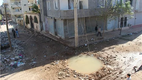 Sokağa çıkma yasağı geçici olarak kalkınca vatandaşlar sokaklara akın etti