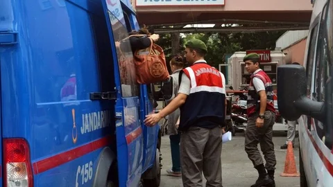 Mersin Erdemli ’de Fuhuş Operasyonu 5’i Suriyeli 17 kişiye gözaltı