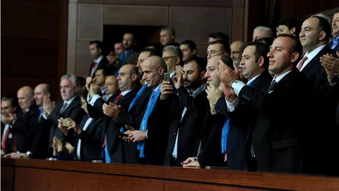 AK Parti adayı İsmail Kahraman Meclis Başkanı seçildi