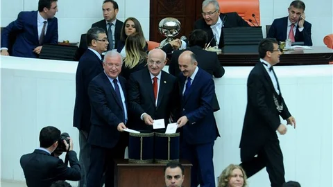 İkinci turda da Meclis Başkanı seçilemedi