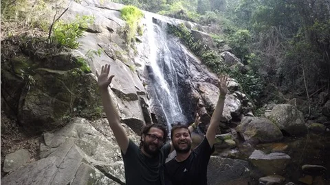 'Keşke dememek için' Dünya'yı geziyorlar