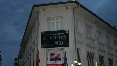 Büyükşehir ile Efeler Belediyesi arasında Milli Aydın Bankası binası krizi