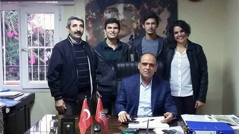 Adanalı ikizler 18 yaşını doldurdukları gün CHP’ye üye oldu
