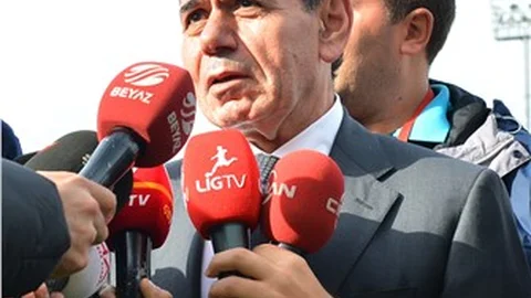 Mustafa Denizli Takımın karşısına emanet biri olarak geçemem