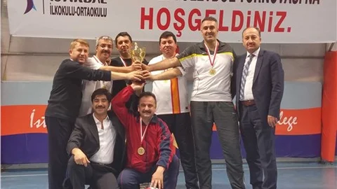 İstikbal Koleji velileri, voleybol turnuvasında buluştu