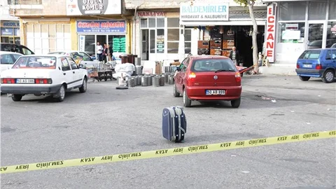 Şüpheli valiz patlatılmak üzereyken sahibi geldi
