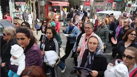 Sarıyer'li kadınlar, şiddete karşı yürüdü
