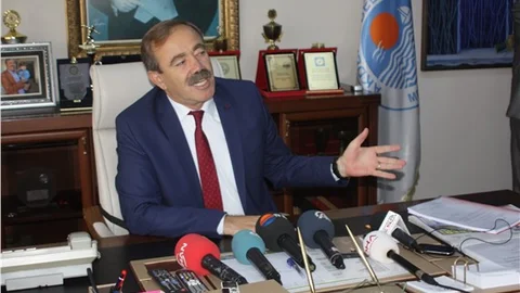 Gözaltı kararı bulunan Akdeniz Belediye Başkanı Fazıl Türk teslim oldu