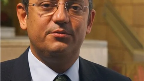 CHP Grup Başkanvekili Özel Lav silahı ararken kanıt olarak kol böreği buldular