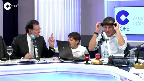 İspanya başbakanı canlı yayında oğluna vurdu