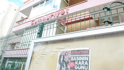 Cumhuriyet’e geçmiş olsun ziyaretleri Gazetecilerin yargılanmaları geri tepecek