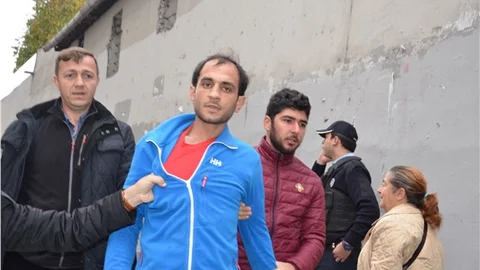 Cumhuriyet gazetesi önünde arbede