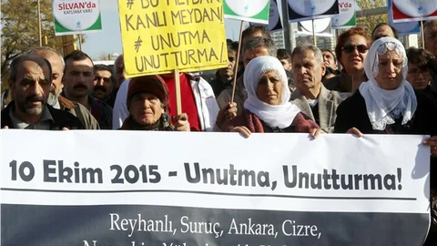 Terör saldırısında hayatını kaybedenler gar önünde anıldı