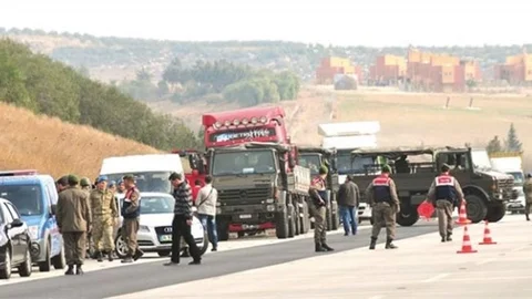 MİT TIR'larıyla İlgili 2 General ve 1 Emekli Albay Tutuklama Talebi ile Mahkemeye Sevk Edildi.