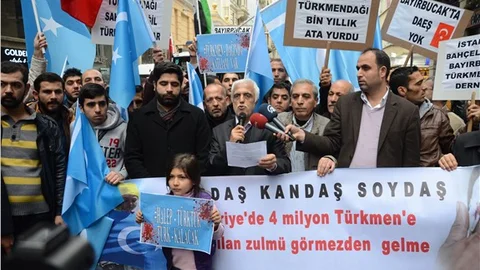 Suriye Türkmenleri, Rusya'yı protesto etti
