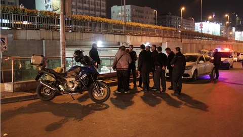 Zabıta ekipleri seyyar satıcıların bıçaklı saldırısna uğradı