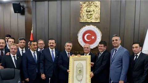 Kayserililerden Ekonomi Bakanı Elitaş’a ‘hayırlı olsun’ ziyareti