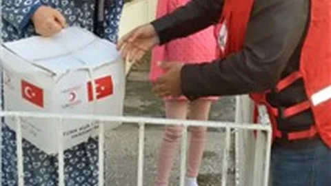 Kızılay'dan 150 aileye gıda yardımı