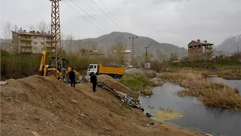 Hakkari Belediyesi, Sülük Göleti ıslah çalışmalarını sürdürüyor