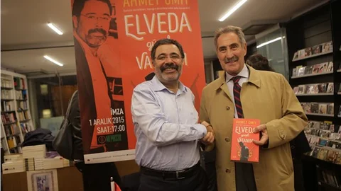 Ahmet Ümit yeni kitabının imza gününde okurlarıyla buluştu