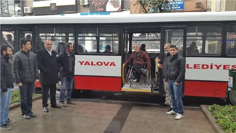 Belediye araç verdi, engelliler fuara katıldı