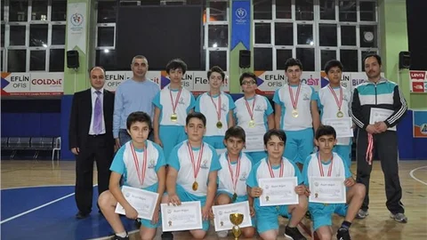 Menderes Koleji, basketbolda Artvin birincisi oldu