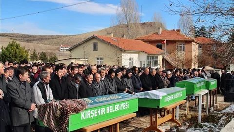 Kırşehir'de kazada ölen 4 kişi toprağa verildi