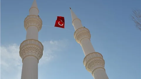 3 yılda tamamlanan Sünnetçi Cami ibadete açıldı