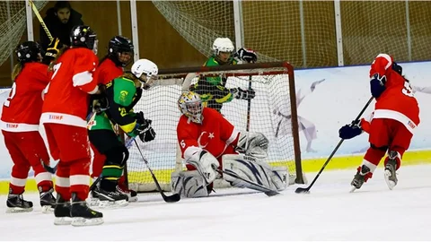 Kadınlar Buz Hokeyi Milli Takımı, Güney Afrika Cumhuriyeti'ni 3-2 yendi