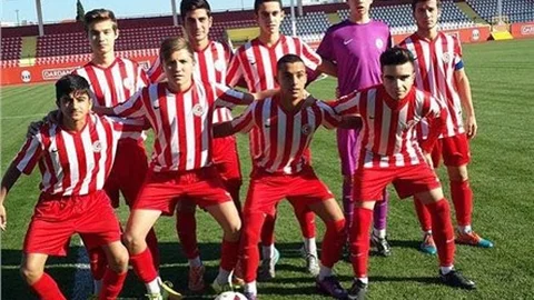 Futbolcular gelmeyince takım 9 kişi ile çıktı ama maçı bitiremedi