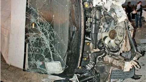 Kontrolsüz kavşakta feci kaza 2 yaralı