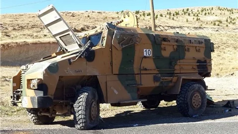 Zırhlı araç devrildi, 10 özel harekat polisi yaralandı