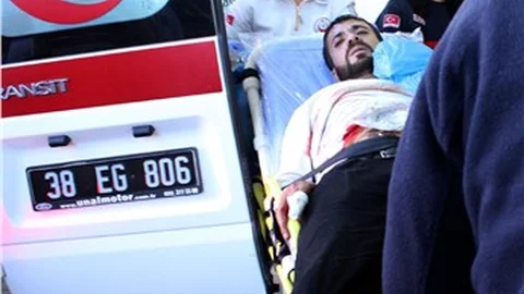 Tanımadığı kişi tarafından 6 yerinden bıçaklandı
