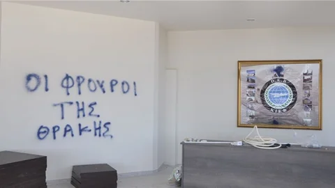 Yunanistan'da BED binasına saldırıp, Sadık Ahmet’in arabasını çaldılar