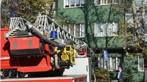 Ankara Büyükşehir İtfaiyesi'nden evlere şenlik kurtarma operasyonu