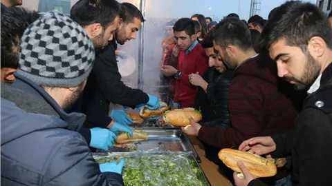 Geleneksel hamsi şöleni yapıldı