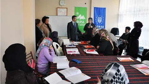 Kadınlara okuryazarlık eğitimi