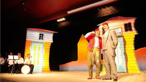 Büyükşehir Tiyatrosu, Kozan ve Kadirli’de sahne aldı