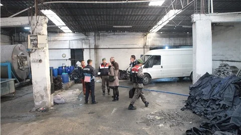 Bornova’da atıklarını dereye boşaltan işletmeler mühürlendi