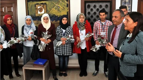 Suriyeli öğrencilerden Akdeniz'e teşekkür ziyareti